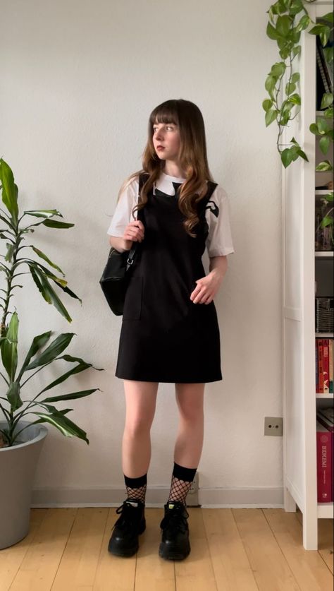 Ootd Alternative, Japanese Alternative Fashion, Indie Outfit Inspo, Teacher Clothing, Inspo Fits, Outfit Inspo Spring, Corporate Goth, Gay Outfit, Estilo Indie