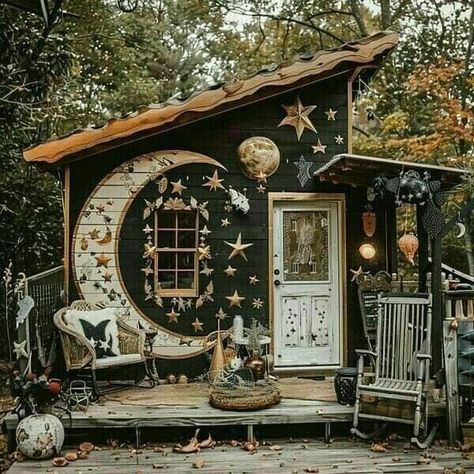 Witch Landscaping, Witchy Backyard Aesthetic, Witchy She Shed, Witchy Patio, Witch Garden Aesthetic, Arts And Crafts House Exterior, Boho Witch Decor, Witchy Aesthetic Decor, Witchy Backyard