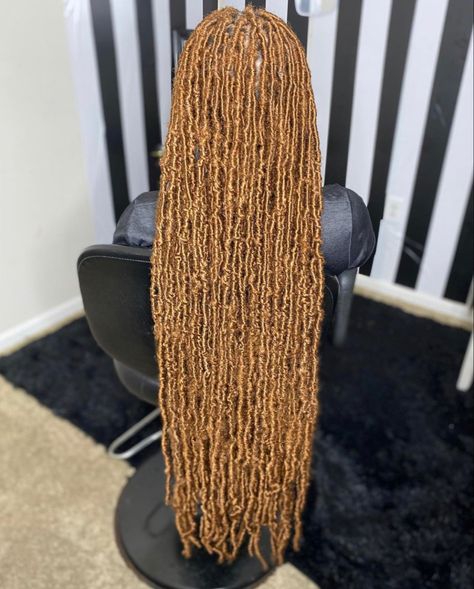 Soft Locs Honey Blonde, Brown Softlocs, Honey Blond Faux Locs, Soft Locs 27 Color, Honey Blonde Soft Locs Black Women, Honey Blonde Faux Locs Black Women, Faux Locs Honey Blonde, Color 27 Soft Locs, Honey Blonde Butterfly Locs