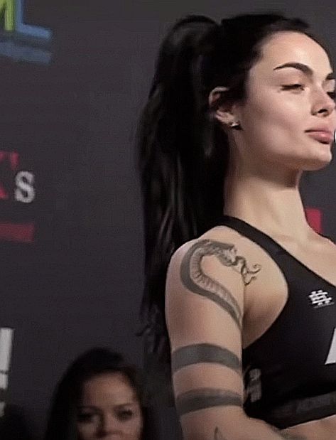 Fighter Tattoo, Mma Videos, Boudiour Poses, Tattoo Snake, Gigi Hadid Looks, Lil Peep Hellboy, Mma Workout, Thug Girl, Ufc Women