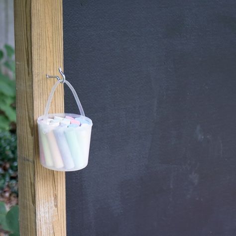 Diy Chalkboard Outdoor, Diy Outdoor Chalkboard For Kids, Outdoor Chalkboard For Kids, Chalkboard Fence, Outside Chalkboard, Homemade Chalkboard, Hanging Chalkboard Sign, Diy Chalkboard Paint, Chalkboard Diy