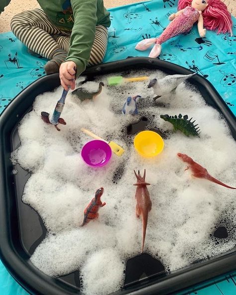 Eyfs Tuff Tray Ideas Sensory, Eyfs Baby Room Activities, Sensory Tuff Tray Ideas For Babies, Sensory Tray Ideas Toddlers, Zoo Animal Tuff Tray Ideas, Baby Room Activities Eyfs, Dinosaur Tough Tray Ideas, Dinosaur Messy Play, Tuff Tray Ideas For Toddlers