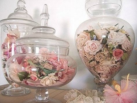 Apothecary Jar Decor, Shabby Chic Decor Ideas, Bedroom Shabby Chic, Apothecary Jars Decor, Shabby Chic Decorating, Decoration Shabby, Shabby Chic Room, Shabby Chic Crafts, Shabby Chic Bedroom