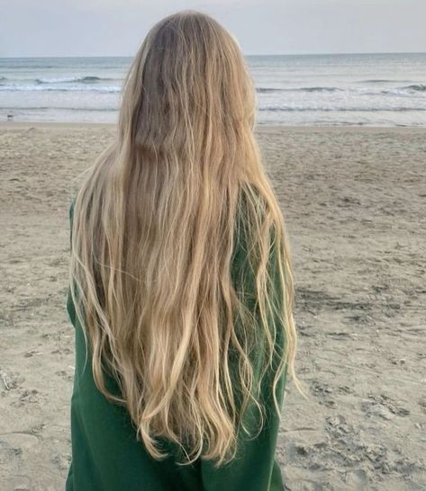 Witchy Hair, Blonde Layered Hair, Brunette Aesthetic, Hair Motivation, New Hair Look, Blonde Moments, Long Shiny Hair, Hair 101, Extra Long Hair