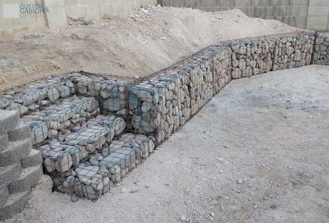 Retaining Wall With Stairs, Gabion Wall Design, Gabion Retaining Wall, Gabion Fence, Garden Retaining Wall, Garden Wall Designs, Outdoor Lighting Design, Gabion Baskets, Landscape Lighting Design