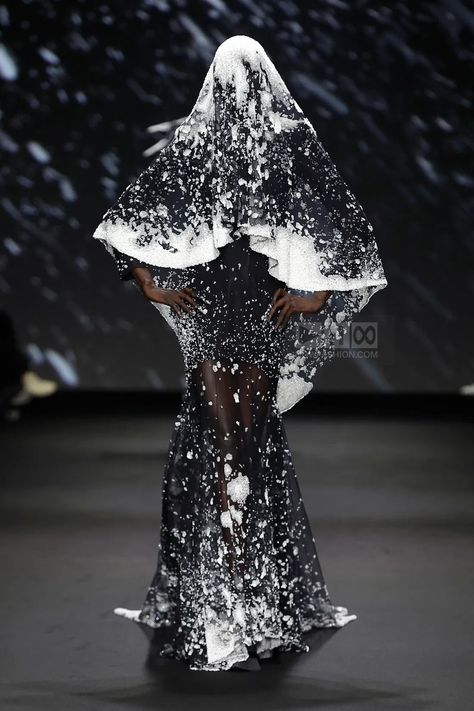 Robert Wun Couture Fall Winter 2024 Paris – NOWFASHION Robert Wun Couture, Robert Wun, Winter 2024 Fashion, Fashion Week Schedule, Paris Fashion Week Runway, Catwalk Models, Paris Couture, Fashion Friday, Christian Dior Couture