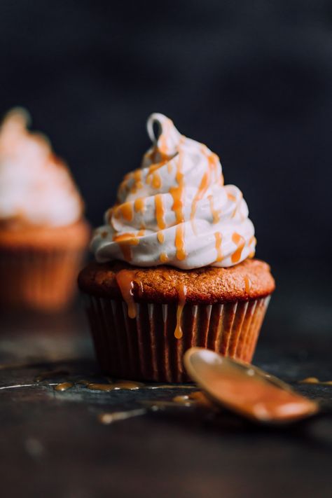 Cupcakes With Marshmallow Frosting, Loopy Whisk, Cupcake Photography, Stuffed Pumpkin, Marshmallow Frosting, Fall Cupcakes, Dessert Photography, Cake Photography, Fall Dessert Recipes