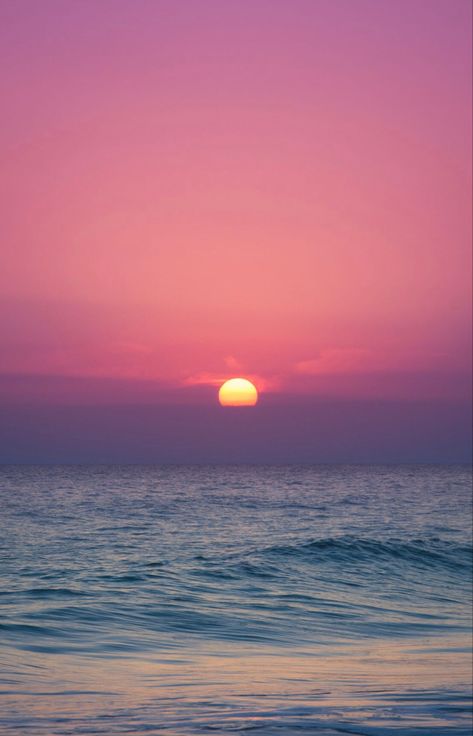 Blue Sunset, Purple Sunset, Beach Wallpaper, Pink Sunset, Sunset Wallpaper, Sunset Pictures, Jolie Photo, Alam Yang Indah, Beautiful Sky