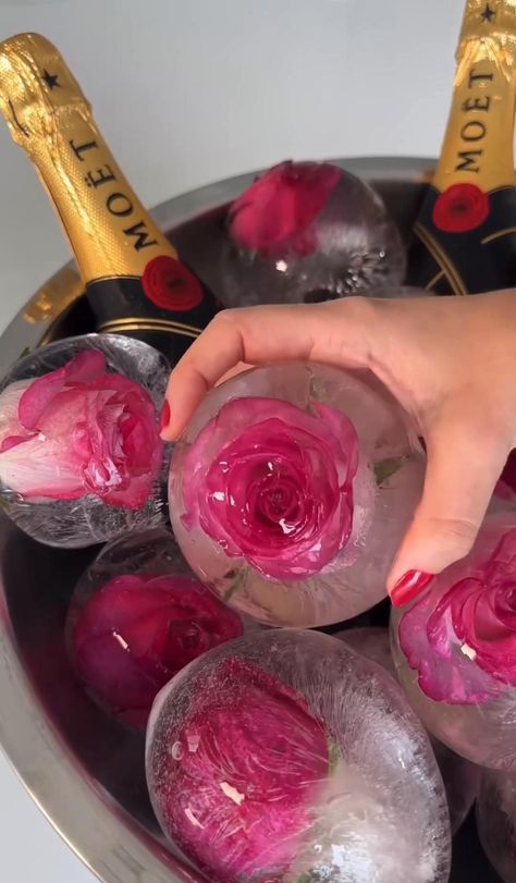 #christmasdecor #holidaydecor #festivehome #christmasdiy #holidayinspiration #creativeholiday #christmasdecorations #homedecorideas Christmas Ice Cube Ideas, Pink Christmas Party Food, Bridal Shower Catering, Champagne Wedding Flowers, Food Table Decorations, Flower Ice Cubes, Gift Exchange Ideas, Štědrý Den, Flower Ice