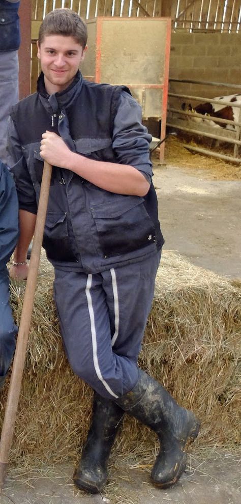 22 years old, northern germany: farmwear, rubber boots, milking gloves, overalls Rubber Boots Outfit, Farmer Overalls, Black Wellies, Farmer Fashion, Country Boy Outfits, Mens Wellies, Farmer Outfit, Boys Rain Boots, Young Farmers