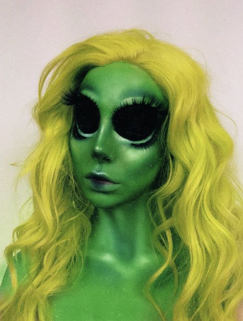 Alien Makeup Halloween, Alien Halloween Makeup, Makeup Competition, Halloweenský Makeup, Alien Makeup, Alien Halloween, Animal Makeup, Alien Face, Halloween Makeup Pretty