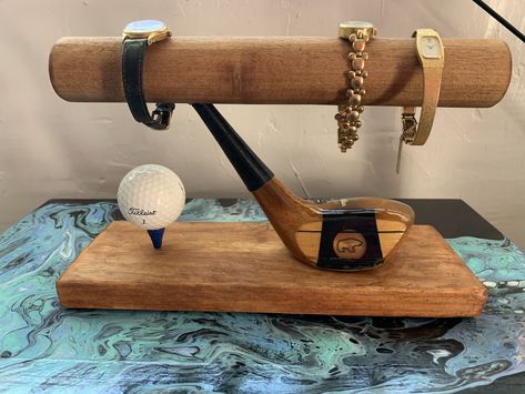 Wood Golf Projects, Golf Wood Projects, Old Golf Clubs Ideas Decor, Golf Decorating Ideas Interior Design, Watch Stand Diy, Golf Club Crafts, Golf Furniture, Golf Club Art, Golf Trophy