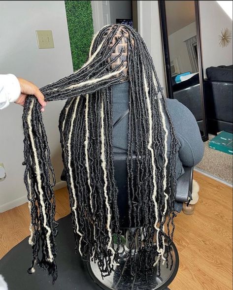 Faux Locks With Color, Black And White Soft Locs, Long Locs With Color, Fox Locs With Color, Soft Locs Blonde And Black, Long Distressed Locs With Color, Black And Blonde Locs Black Women, Soft Locs Color Ideas Black Women, Soft Locs With Color In The Back