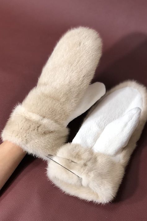 Women's mink mittens are made according to individual sizes. The palm of the mitten is made of sheared beaver fur. Fur Mittens, Fur Mitten, The Mitten, Cozy Accessories, Fur Accessories, Winter Gloves, Cold Weather Fashion, Cozy Chic, Mink Fur