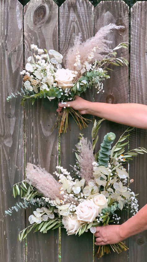 Winter themed boho bouquet featuring pampas grass, lunaria, olive and eucalyptus foliage, and roses. Bright Wedding Bouquet, Lavender Wedding Bouquet, Winter Bridal Bouquets, Winter Bouquet, Bridal Bouquet Flowers, Winter Wedding Flowers, Winter Wonderland Wedding, Winter Flowers, Wedding Flower Arrangements