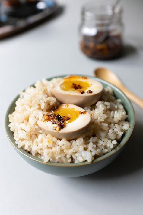 Soy Sauce (Shoyu) Eggs Eggs With Rice, Rice For Breakfast, Hawaii Snacks, Egg Rice Bowl, Hawaii Recipes, Soy Sauce Eggs, Egg Rice, Hawaiian Dishes, Rice Cooker Recipes