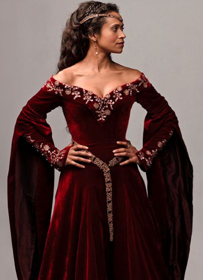 Gwen Medieval Queen Dress, Medieval Gown, Jessica Day, Fest Outfits, Fantasy Dresses, Velvet Gown, Medieval Costume, Queen Dress, Fantasy Gowns