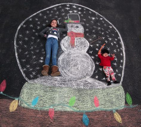 Sidewalk Chalk Photos, Chalk Photography, Chalk Pictures, Sidewalk Chalk Ideas, Chalk Photos, Fun Chalk Art, Christmas Card Photos, Disney Christmas Decorations, Family Christmas Card Photos