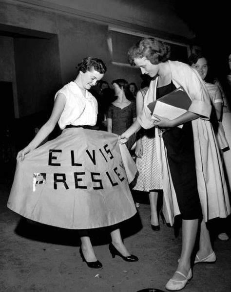 Elvis Presley Concerts, Ali Michael, Sock Hop, Poodle Skirt, Rare Images, I'm With The Band, Chuck Norris, 1950s Fashion, Bob Marley