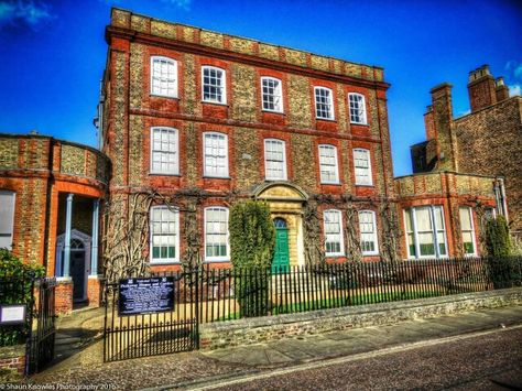 Peckover House, House Beautiful, Beautiful Buildings, Historical Sites, New Pictures, Norfolk, Old And New, House Styles, History