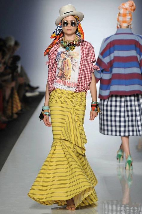 Stella Jean Designer, Country Punk, Stella Jean, Full Skirts, 2022 Fashion, African Dresses, Italian Fashion Designers, Runway Collection, Glamour Fashion