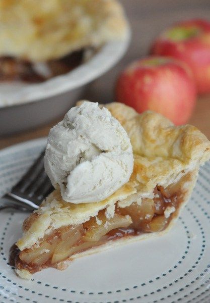 Honeycrisp Apple Pie | High-altitude classics with Butter & Air Honey Crisp Apple Pie, Traditional Apple Pie Recipe, Pear Pie Recipe, Classic Apple Pie Recipe, Apple Slab Pie, Honeycrisp Apple, Pineapple Pie, All Butter Pie Crust, Honey Crisp