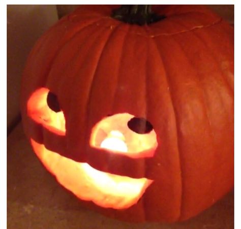 Epic face pumpkin Pumpkin Carvings Funny, Pumpkin Carving Ideas Roblox Face, Pumpkin Carving Roblox Face, Pumpkin Carving Ideas Funny Simple, Roblox Face Pumpkin, Goofy Pumpkin Faces, Emo Pumpkin Carving, Pumpkin Carvings Easy, Funny Carved Pumpkins