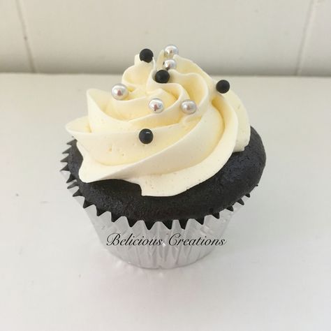 Black White And Silver Cupcakes, Black And Silver Cupcakes, Engagement Party Cupcakes, Teal Cupcakes, 30th Birthday Cupcakes, 40th Birthday Cupcakes, White Dessert Tables, Cupcake Vintage, 21st Birthday Cupcakes