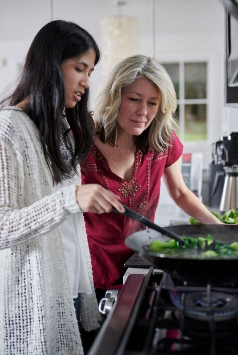 How the Spices of Sichuan Cooking Brought This Mother and Daughter Closer Together Cooking With Daughter Aesthetic, Mother Daughter Baking Aesthetic, Mom And Daughter Cooking, Mom And Daughter Baking Aesthetic, Mother And Daughter Cooking, Mother Scolding Daughter, Sweet Potato Noodles, Intimate Wedding Reception, Boy Celebrities