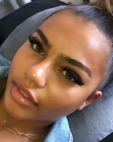 Eye Lash Style, Kylie Jenner Lashes, Volume Russe, Natural Fake Eyelashes, Love Eyes, Best Lash Extensions, Lash Makeup, Lashes Fake Eyelashes, Wispy Eyelashes