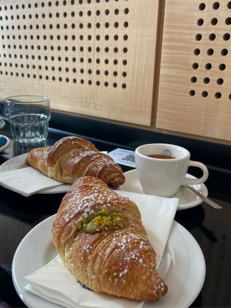 Cornetti filled with pistachio cream Pistacchio Aesthetic, Pistachio Cream, Insta Pics, Italian Desserts, Yummy Foods, Pistachio, Yummy Food, Dessert, Cafe