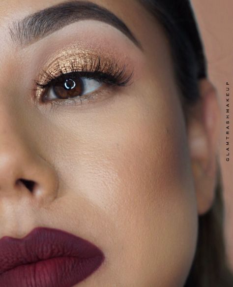 Gold eyeshadow dark lips Maroon Gold Makeup, Dark Lip Makeup, Maroon Lips, Phoenix Makeup, Snapchat Makeup, Golden Eyeshadow, Pink Lips Makeup, Burgundy Lips, Makeup Pics