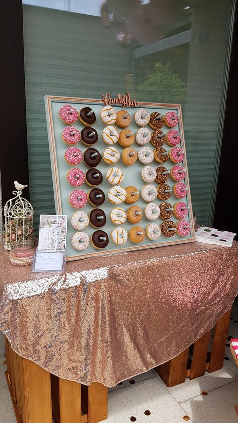 Donut Table Ideas, Sweet 16 Donut Wall, Donut Party Display, Birthday Donut Display, Mini Donut Wall Diy, Birthday Party Food Display Ideas, Donut Set Up Ideas, Donut Display Birthday, Donut Wall Ideas