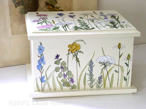 Woodburning Crafts, Wooden Box Diy, Hand Painted Wooden Box, Furniture Box, Wooden Memory Box, Paint Inspo, Memory Boxes, Painted Box, Painted Wooden Boxes