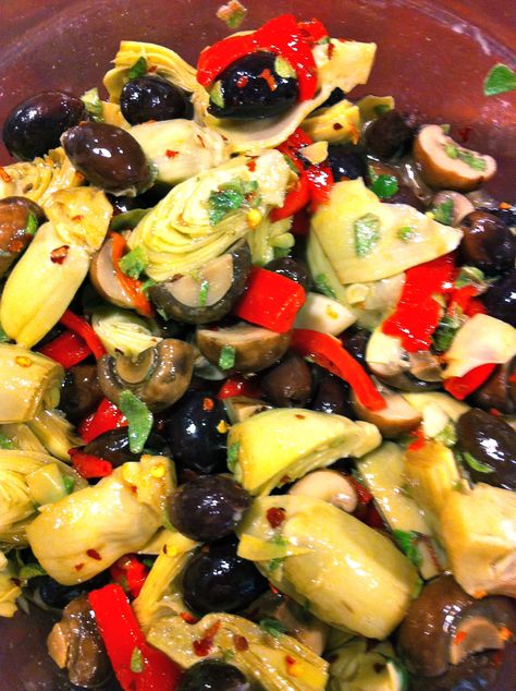 Homemade Marinated Mushrooms and Artichokes (no mustard or orange juice necessary - best with black or kalamata olives) Marinated Mushrooms Recipe, Antipasto Platters, Celebration Recipes, Marinated Vegetables, Marinated Olives, Mushroom Salad, Marinated Mushrooms, Olive Recipes, Artichoke Recipes