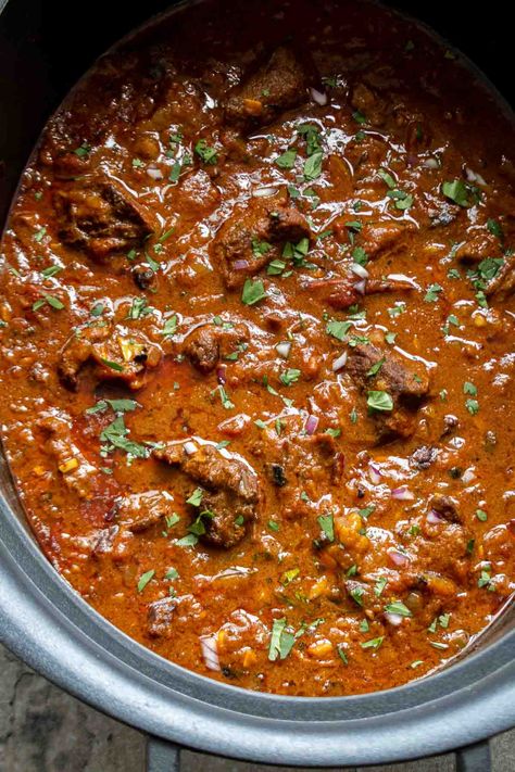 Made with curry powder, coconut milk, and tomatoes, this Indian-style slow cooker beef curry is full of flavor while being easy to make. Curry With Tomatoes, Slow Cooker Beef Curry Recipes, Ground Beef Curry Recipes, Beef Curry Recipe Indian, Slow Cooker Indian Recipes, Beef Korma, Slow Cooker Curry Recipes, Kay Nutrition, Slow Cooker Beef Curry