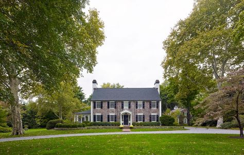 A 1920s Colonial Revival in New Jersey Gets a Modern Makeover | Architectural Digest Malachite Wallpaper, Colonial Revival House, Pavilion Grey, Modern Remodel, Colonial Revival, Garden Stool, Colonial House, House Goals, Elegant Homes