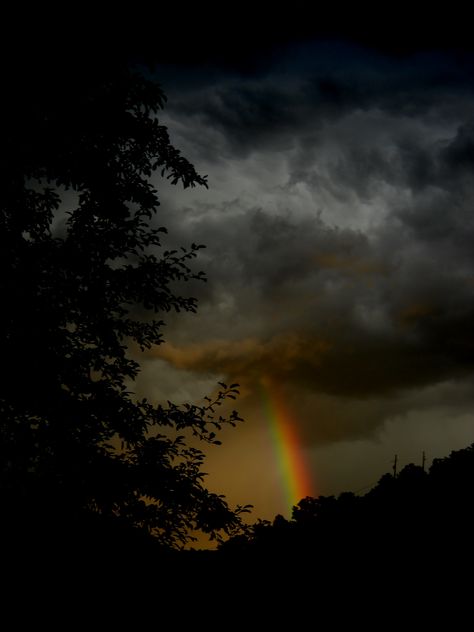 Moonlight rainbow ~ Miks' Pics "Nature Scenes lll" board @ http://www.pinterest.com/msmgish/nature-scenes-lll/ Night Rainbow Aesthetic, Moonbow Aesthetic, Dark Rainbow Aesthetic, Pretty Backrounds, Night Rainbow, Rainy Sky, Dark Rainbow, Rainbow Aesthetic, Black Rainbow