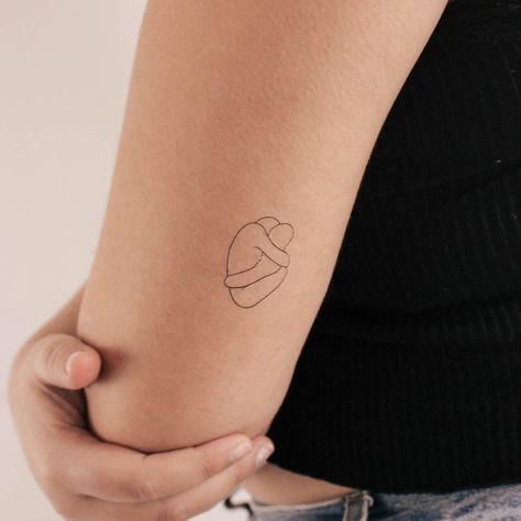 . Give the gift of love with these unique anatomical hug temporary tattoos. Perfect for Valentine's Day, anniversaries, or any special occasion. anatomicaltattoo hugtattoo . #Small_Tattoo_For_Boyfriend #Anatomy_Of_A_Hug_Tattoo #Heart_Hug_Tattoo #Aunt_Tattoo_For_Niece_And_Nephew Body Neutrality Tattoo, Fine Line Tattoo Woman Face, Anatomy Of A Hug Tattoo, Set Of 3 Tattoos, Hug Tattoo Ideas, Heart Hug Tattoo, Hugging Heart Tattoo, Hug Tattoo Minimalist, Tattoo Father And Daughter