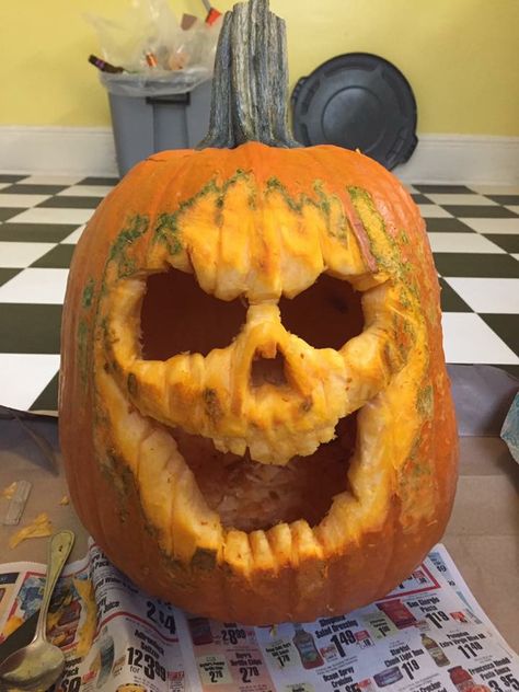 Pumkin Carving Ideas Creepy, Pumpkin Carving Large, Cool Jackolantern Ideas, Pumpkin Carving Long Pumpkin, Funny Pumpkin Carvings Hilarious, Creepy Pumpkin Costume, Interesting Pumpkin Carving Ideas, Creepy Halloween Pumpkins, Unusual Pumpkin Carving Ideas