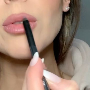 Jennifer Belle Pond on Instagram: "Sandwich Lip Liner is long lasting and makes the lips appear full. You can do this technique with any colors just always start with your nude brown. Keep reading to see color options ✨✨ I used products from my own shop Holy Grail Lip Liner Pink Lipstick Pink Love Story Lip Liner (Linked in bio) And Lancome juicy tube in Miracle (love this) Other brown pencil options: MAC Stone NYX Nude truffle Other Pink pencil options: MAC Whirl NYX Rose Other lipstick options: MAC Angel #lips #lipliner #lipgloss #liptutorial #pinklips" Nyx Nude Truffle, Mac Stone, Mac Whirl, Mac Angel, Pink Pencil, Lip Tutorial, Lipstick Pink, Pink Lipstick, Holy Grail