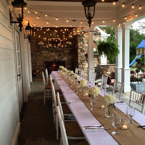 Simple Outdoor Decorations Party, Back Porch Dinner Party, Backyard Anniversary Dinner Party, Fancy Dinner Decorations Ideas, Diy Dinner Party Decor, Anniversary Party Food Ideas Simple, Outdoor Birthday Dinner Decor, Outside Dinner Party Backyards Elegant, Anniversary Dinner Ideas Decoration