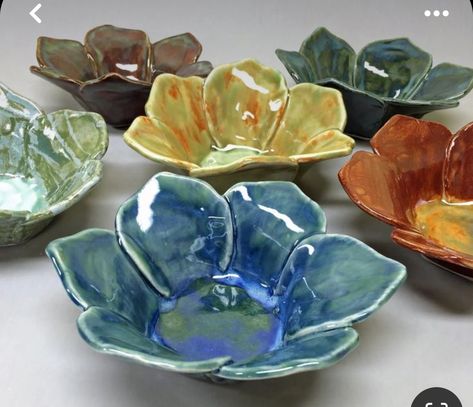 Rap Ideas, Diy Bowl, Pinch Pot, Clay Bowl, Bowl Ceramic, Clay Vase, Flower Bowl, Pottery Dishes, Pottery Crafts