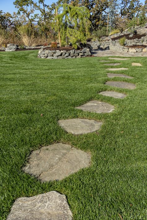 Square Stone Walkways Paths, Flagstone Stepping Stones, Concrete Stone Pathway, Flag Stone Walkway Pathways, Flagstone Pathway In Grass Paths, Stepping Stones In Grass Lawn, Backyard Stepping Stones, Landscaping Stepping Stones, Stepping Stones Pathway