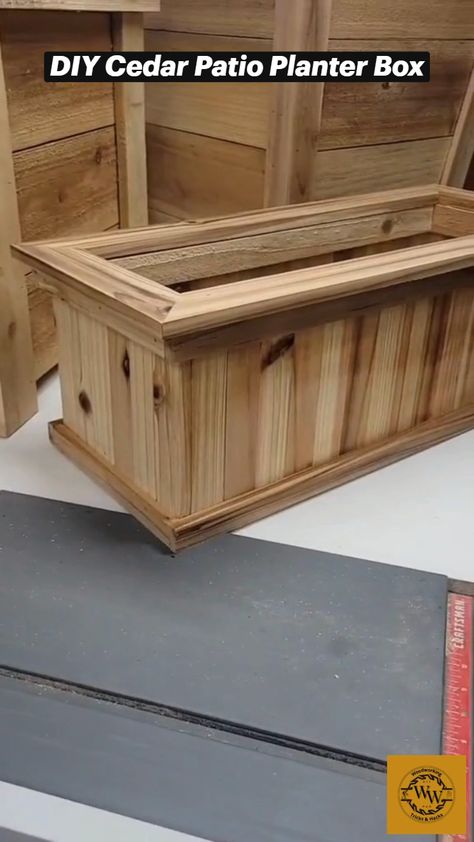 Easy Woodworking Projects Wooden Planter Boxes Diy How To Build, Diy Wooden Planter Boxes, Diy Wood Planter Boxes, Timber Planter Boxes, Wooden Planter Boxes Diy, Patio Planter Boxes, Diy Cedar Planter Box, Cedar Patio, Diy Wood Planter Box