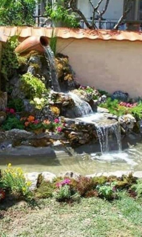 Small Garden Waterfalls, Plantarea Legumelor, Kolam Air, Kolam Koi, Fish Pond Gardens, Taman Air, Garden Pond Design, Lawn Decorations, Diy Garden Fountains