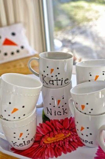 Sharpie Snowman Mugs Sharpie Mugs, Diy Sharpie Mug, Goodwill Store, Sharpie Mug, Diy Sharpie, Snowman Mugs, Diy Gifts For Friends, Easy Diy Gifts, Christmas Eve Box