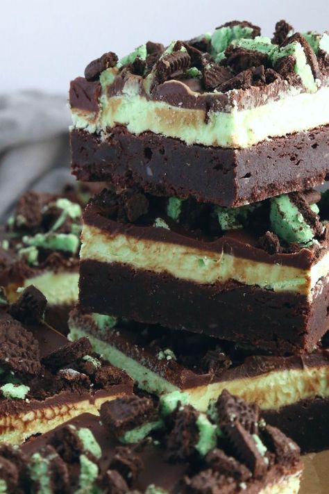 Mint Oreo Cookies, Mint Buttercream Frosting, Mint Chocolate Brownies, Mint Buttercream, Mint Desserts, Chocolate Chip Brownies, Mint Oreo, Dark Chocolate Brownies, Buttercream Filling