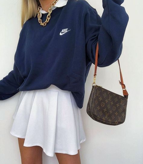 Tennis Skirt Outfit, Cute Comfy Outfits, Streetwear Fashion Women, Indie Outfits, Mode Inspo, Fashion Streetwear, 가을 패션, Mode Vintage, Looks Style