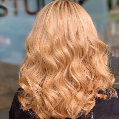 Pale Strawberry Blonde Hair, Hair Color With Money Piece, Strawberry Blonde Curls, Light Strawberry Blonde Hair, Natural Strawberry Blonde Hair, Dark Strawberry Blonde Hair, Reddish Blonde Hair, Hair Colors And Styles, Reddish Blonde